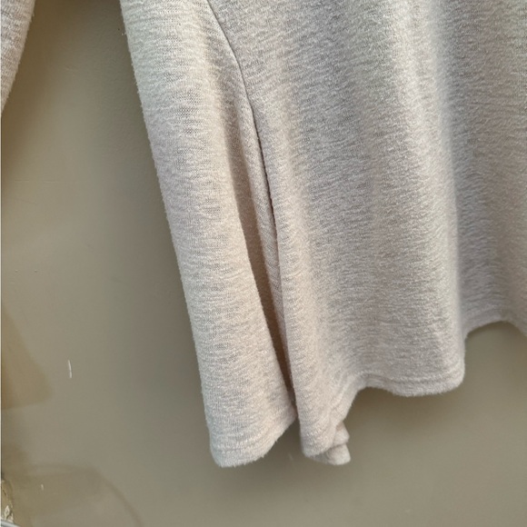 Versatile, long sleeve Bobeau top in large - Picture 4 of 5